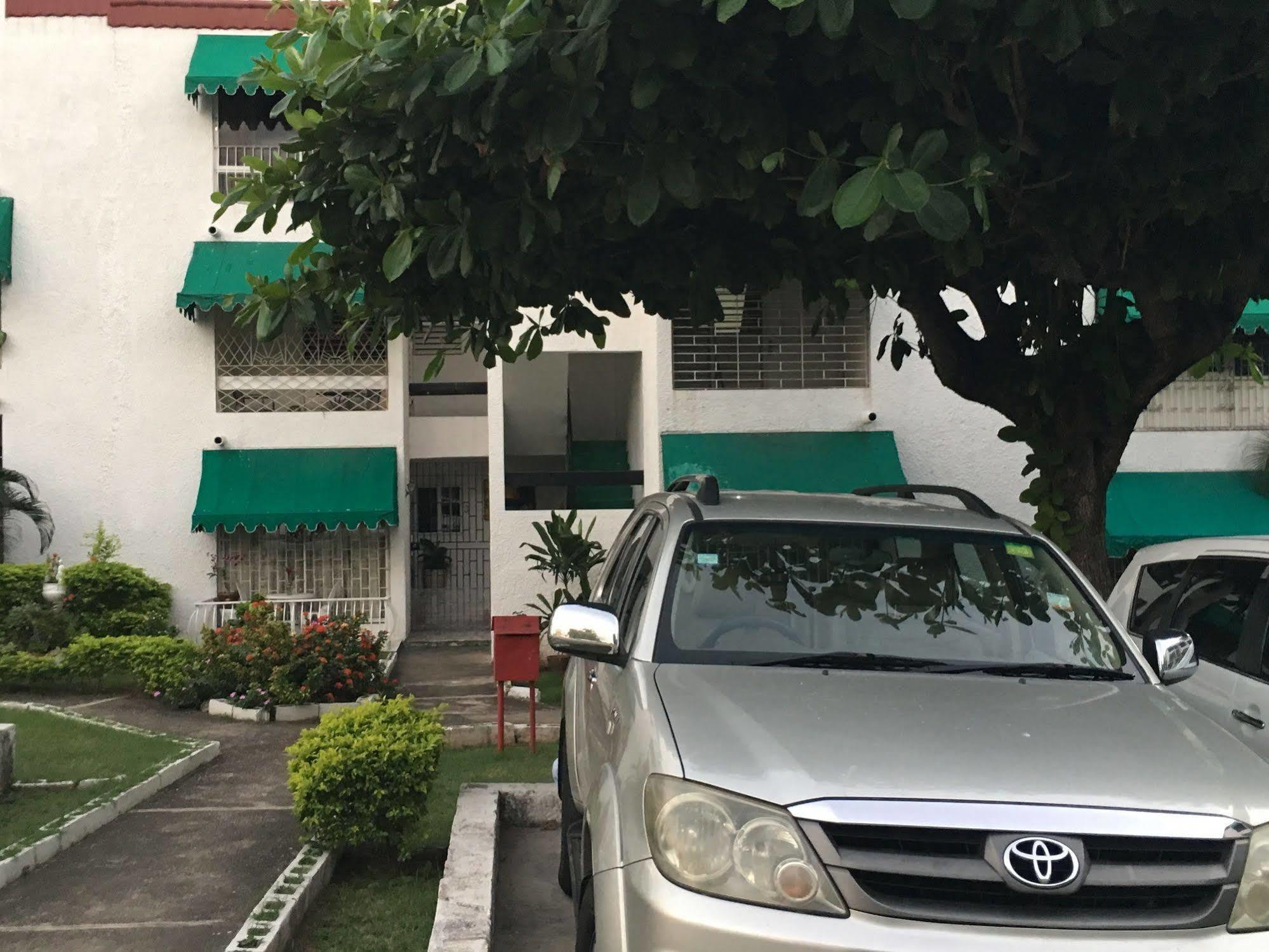 Abacus Jamaica The Zana Suites Kingston Luaran gambar